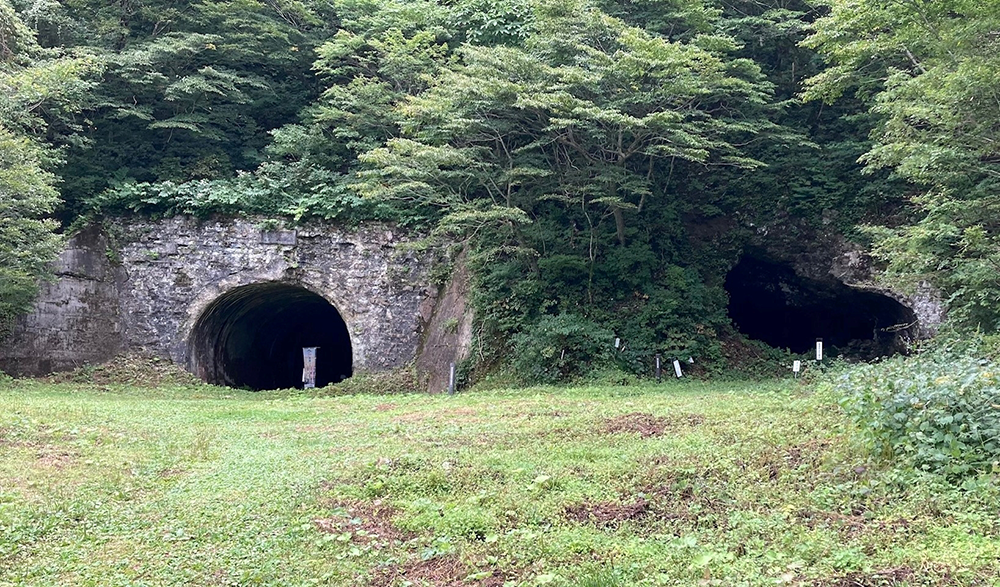 萬世大路/栗子隧道©︎日本山岳会が選ぶ「日本の山岳古道120選」
