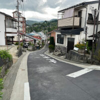 下諏訪宿湯田坂。温泉宿が軒を連ねる。