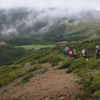 尻立山から椿越峠へ下る