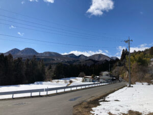 岡崎から望む榛名の山並み