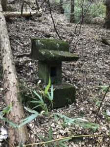 善導寺裏山の祠