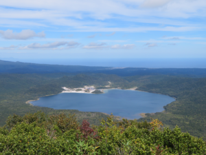 山頂から見た宇曾利山湖