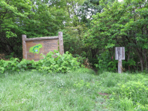 自然歩道入口(駐車場)