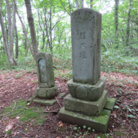 独峰山(山頂)の経石塚(享保十八年六月廿四日)