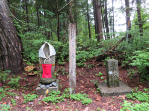 第十九番(文久元年建立の千手観音と丁塚石)