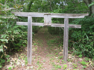 観音堂近くの鳥居