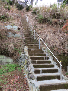 蓮久寺境内の石段