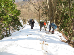 北峰への登り１