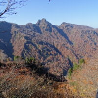 対岸の西海谷山塊
