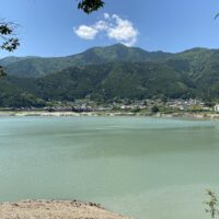 湖岸から井川湖