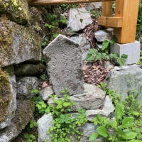 飼育していた牛馬の供養のために建立された石碑です。