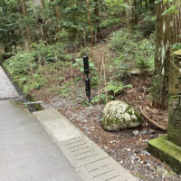 霧島神宮の裏手に出る