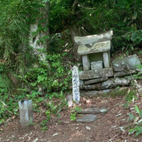 一合目にある石祠
