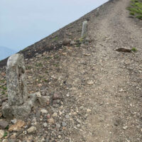 お鉢巡りの途中にある石仏