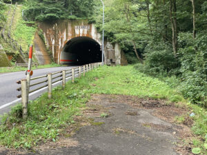 勢至堂峠への入り口（郡山市湖南町