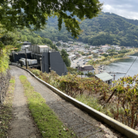 道の勾配が急になる