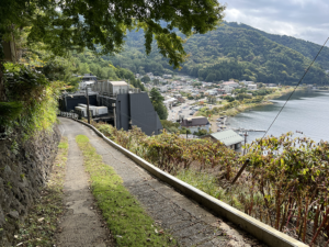 道の勾配が急になる