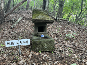 石の祠