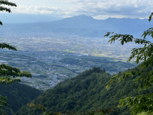 眼下に甲府盆地