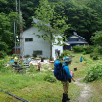 湯浜温泉（電気が引かれておらず、ランプの宿として有名な一軒宿。）