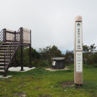 法恩寺山頂：360度の展望で白山の三山(大汝、御前峰、別山)が望めます。