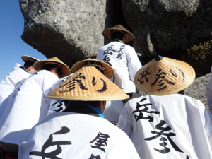 権現様・宮之浦岳笠石の「岳参り」
