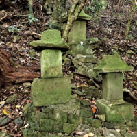 「一品法壽大権現」石祠