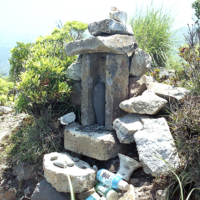 愛子岳山頂・祭祀祠