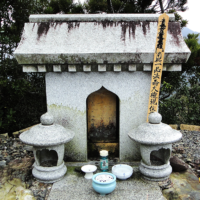 明星岳山頂・祭祀祠