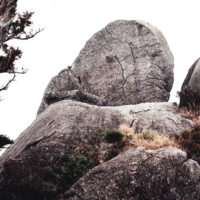 七五岳山頂・鏡岩