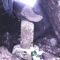 烏帽子岳山頂・祭祀洞