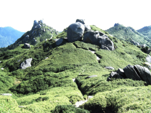屋久島の主稜・翁岳、栗生岳、投石岳