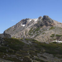 分岐より御宝庫を望む