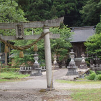 西赤尾町の入口にある八幡社
