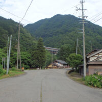 小白川集落から国道156号線への道