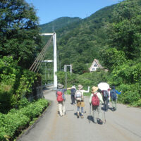 菅沼橋を渡って庄川左岸へ