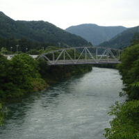 庄川にかかる国道156号線の新屋橋