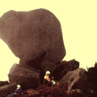 烏帽子岳山頂・烏帽子岩