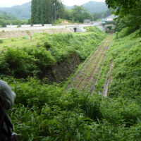 JR米坂線トンネル直前を横断