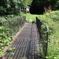 鉄橋がガットウバ沢にかかる