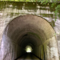 ゲートを潜ると直ぐにトンネル