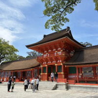 宇佐神宮本殿：左から一之御殿（御祭神　八幡大神）　二之御殿（同　比売大神）　三之御殿（同　神功皇后）