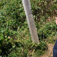 鬼の鼻面岩標識
