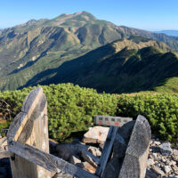 御舎利山より白山