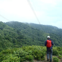 能登郷に続く尾根を下る