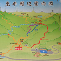 第三通洞の出口に設置された案内図：角石原から、柳谷コース、馬の背コース、喜三谷コース(通行止)、上部鉄道コース(角石原から兜岩分岐間通行止)が描かれているが通行できるのは柳谷コースと馬の背コースのみである。