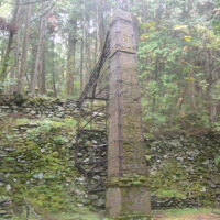 醸造所跡に残されていたレンガ造りの煙突：酒(ヰゲタ正宗)、味噌、醤油が作られていた。酒の醸造は明治3年(1870年)から。最盛期は100キロリットル/年。