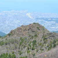 兜岩と新居浜市街