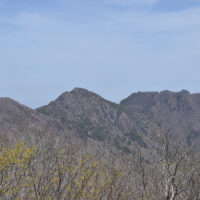 左から物住頭、前赤石山、八巻山、東赤石山
