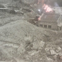 東延斜坑付近の写真：斜坑完成のために、深度40mまでは人力、深度120mまでは馬2頭。それ以上の深度では蒸気機関の巻揚機を利用した。